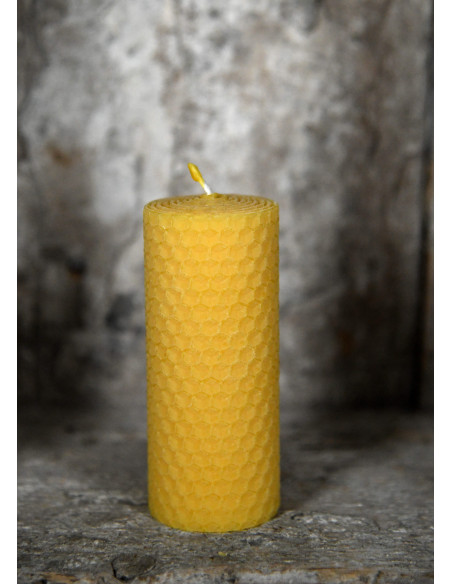 Beeswax pillar candle, 6 hours. (10x4...