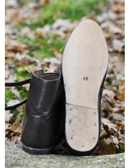 Medieval ankle boots, 2 buckles, brown