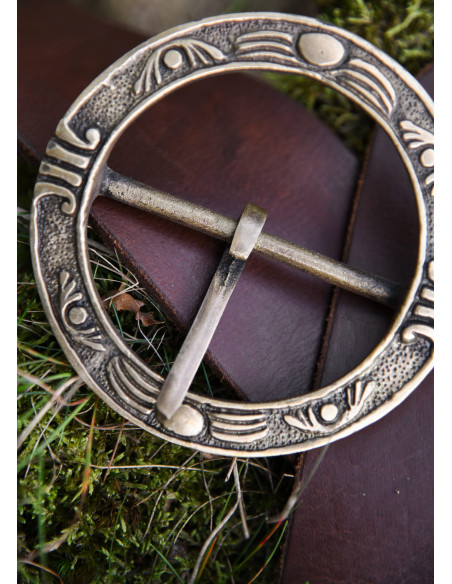 Round medieval belt buckle (9.5 cm.)
