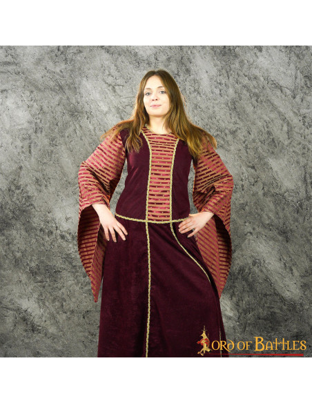 Long medieval dress model model Francy