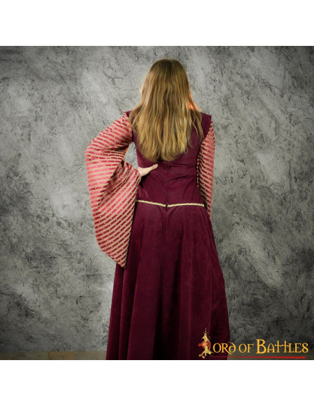 Long medieval dress model model Francy