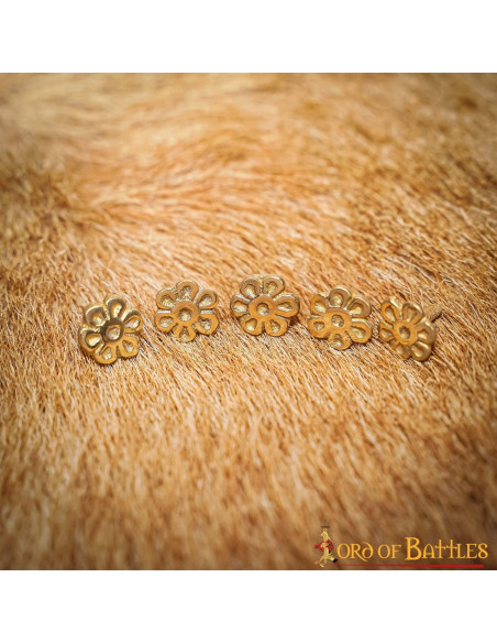 Pack of 5 brass flower design badges