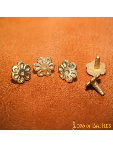 Pack of 5 brass flower design badges