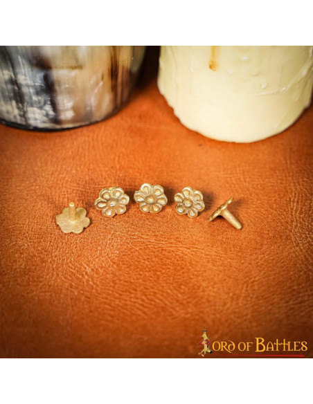 Pack of 5 brass flower design badges