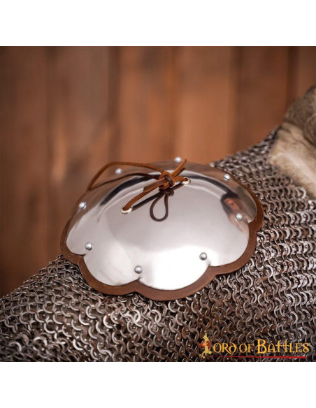 14th century light round shoulder pads 14th century light round shoulder pads