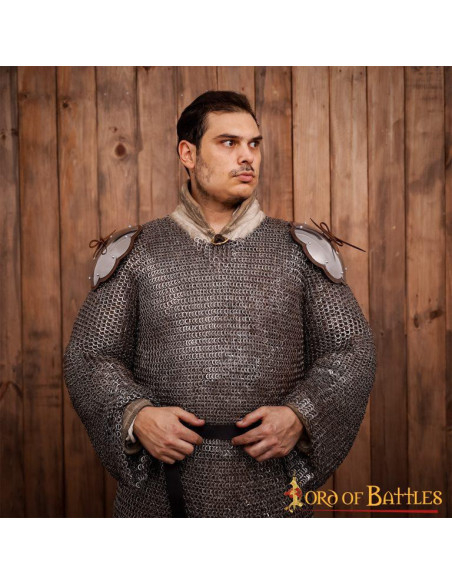 14th century light round shoulder pads 14th century light round shoulder pads