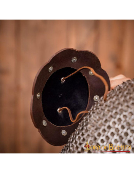 14th century light round shoulder pads 14th century light round shoulder pads