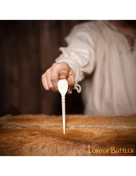 Set of 2 Roman bone spoons (15.74 cm.)