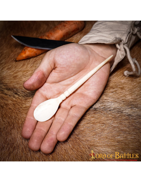 Set of 2 Roman bone spoons (15.74 cm.)