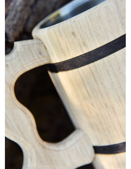 Medieval beer mug in oak wood (17x14...