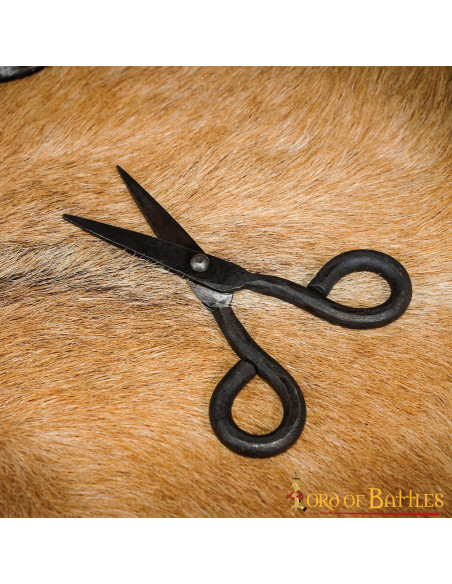 Functional medieval scissors in...