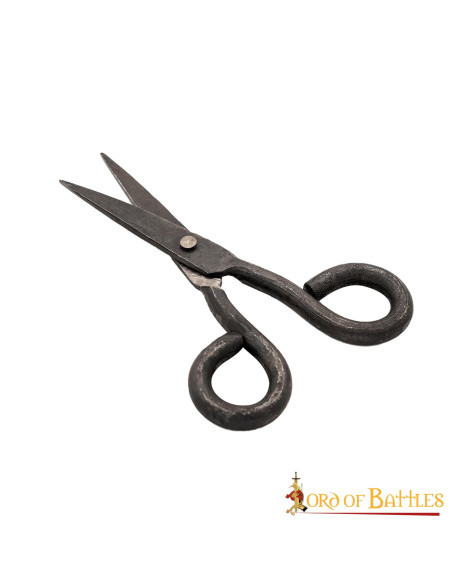 Functional medieval scissors in...