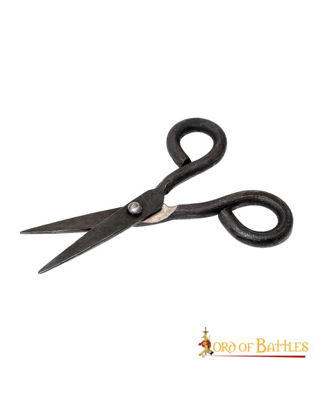 Functional medieval scissors in...