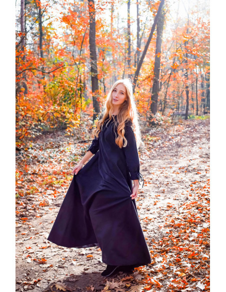 Medieval dress woman long black Medieval dress woman long black