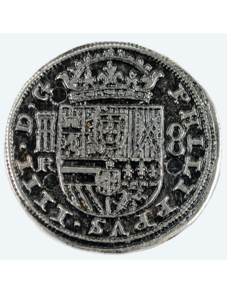 Silver 8 reales coin, 3.5 cm.