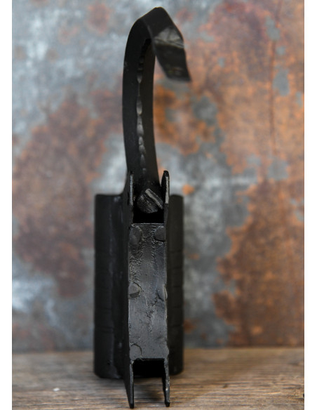 Medieval wrought iron padlock (11x4 cm.) Medieval wrought iron padlock (11x4 cm.)