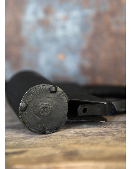 Medieval wrought iron padlock (11x4 cm.) Medieval wrought iron padlock (11x4 cm.)