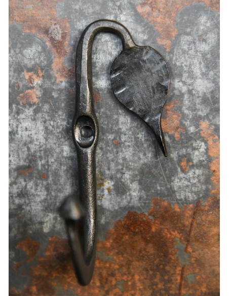 Hand forged wall hook with leaf (10 cm.)