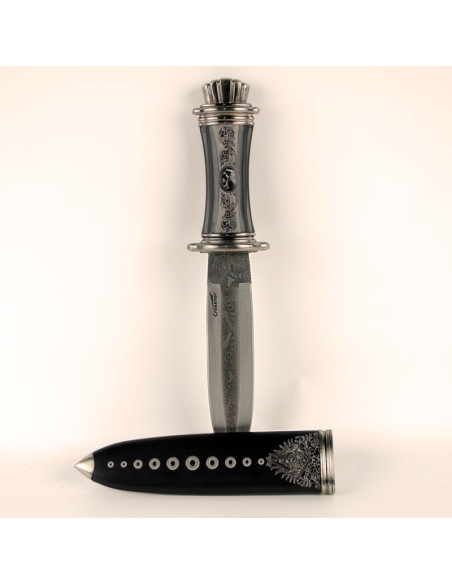Dagger with scabbard engraved eagle