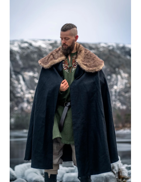 Viking cloak model Janne, black