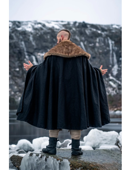 Viking cloak model Janne, black