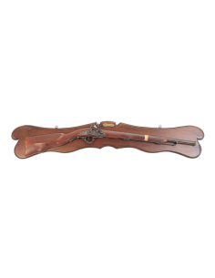 Wooden panoply with rifle (108 x 19 cm.)