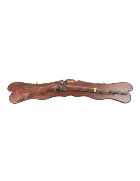 Wooden panoply with rifle (108 x 19 cm.)