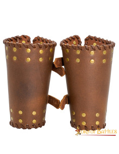 Medieval brown leather bracers with studs (17 cm.)