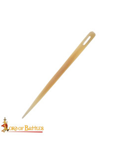 Needle for medieval embroidery in bone (9 cm.)