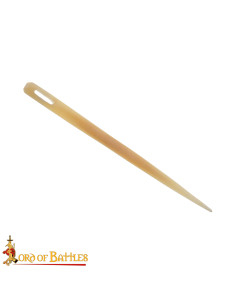 Needle for medieval embroidery in bone (9 cm.) 2