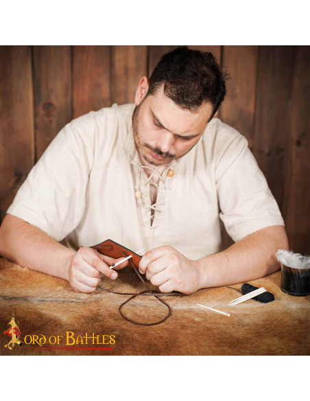 Needle for medieval embroidery in...