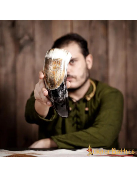 Viking drinking horn with Rampant...