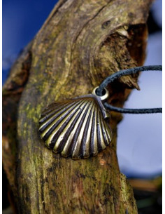 Medieval pilgrim shell pendant of Santiago 2