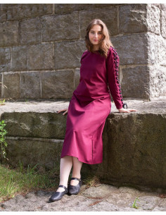 Medieval interior tunic model Sunna, burgundy 2