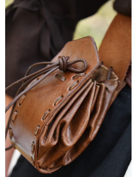 Medieval begging bag in brown leather Medieval begging bag in brown leather