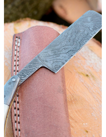 Damascus steel razor with leather...