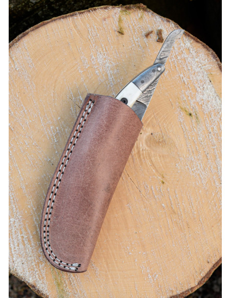 Damascus steel razor with leather...