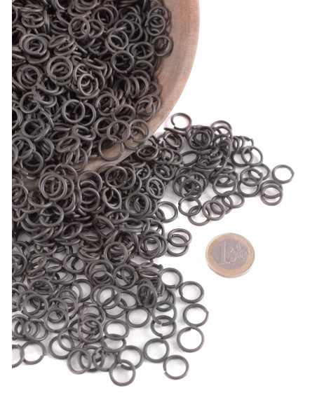 Package 1 Kg. of blackened chain mail...