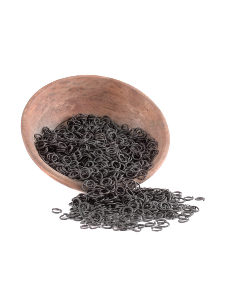 Package 1 Kg. of blackened chain mail...