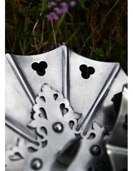 Pair of Gothic Besagues in steel,... Pair of Gothic Besagues in steel,...