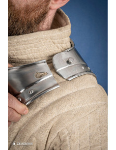 Medieval pointed gorget in polished steel 2