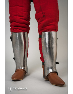 Medieval greaves in polished steel, 14th century 2