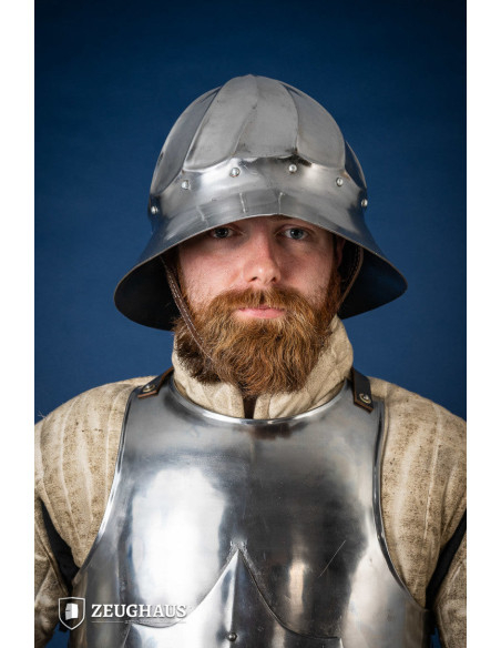 Burgundy Kettle Helmet, polished... Burgundy Kettle Helmet, polished...