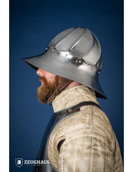 Burgundy Kettle Helmet, polished... Burgundy Kettle Helmet, polished...