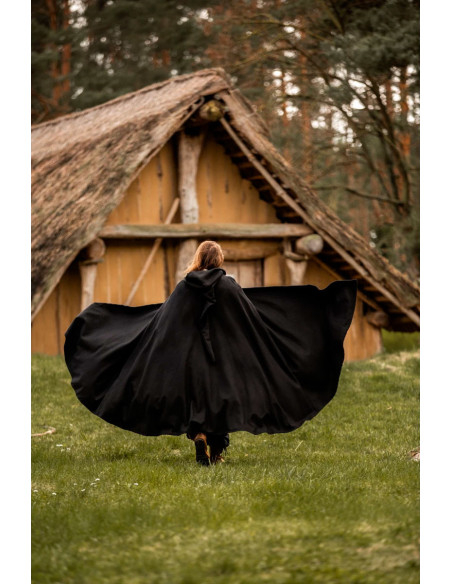 Long medieval cape Hervir model,...
