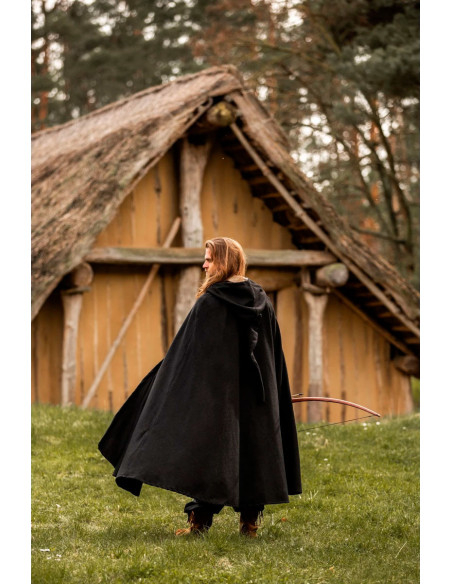 Long medieval cape Hervir model,...