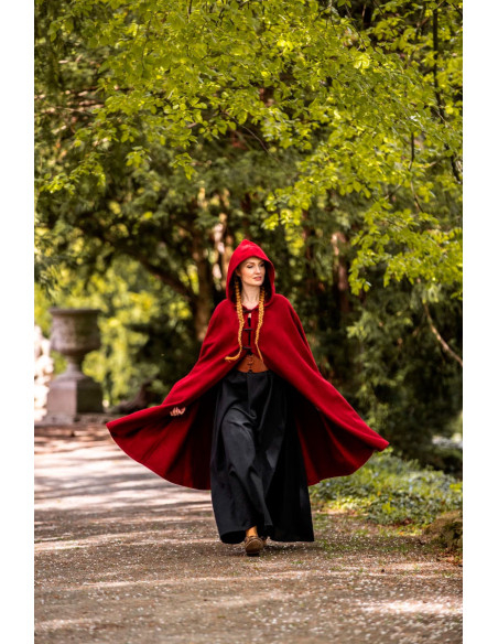 Short medieval cape for lady model... Short medieval cape for lady model...