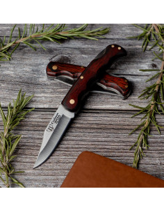 Red stamina carbon steel knife