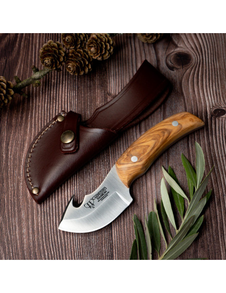 Olive handle skinning knife (18 cm.)