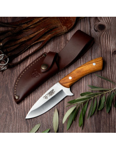 Olive handle skinning knife (21.5 cm.)